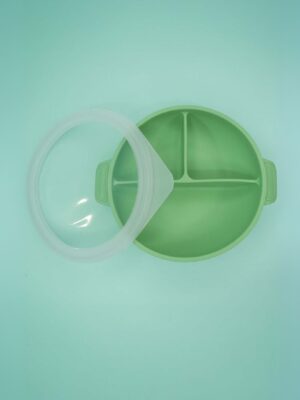 Green silicone plate with lid
